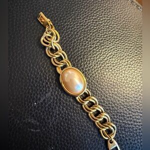 Gold and pearl bracelet!! Great condition - statement!